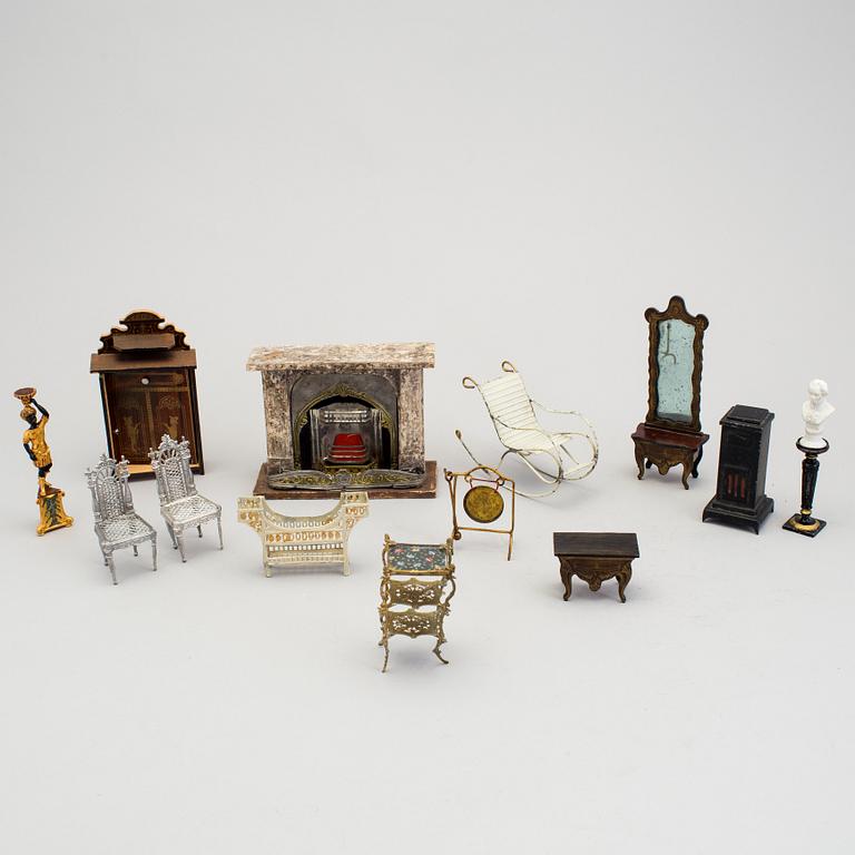 A lof of fifty pieces of dollhouse furniture and accessories, 19/20th century.