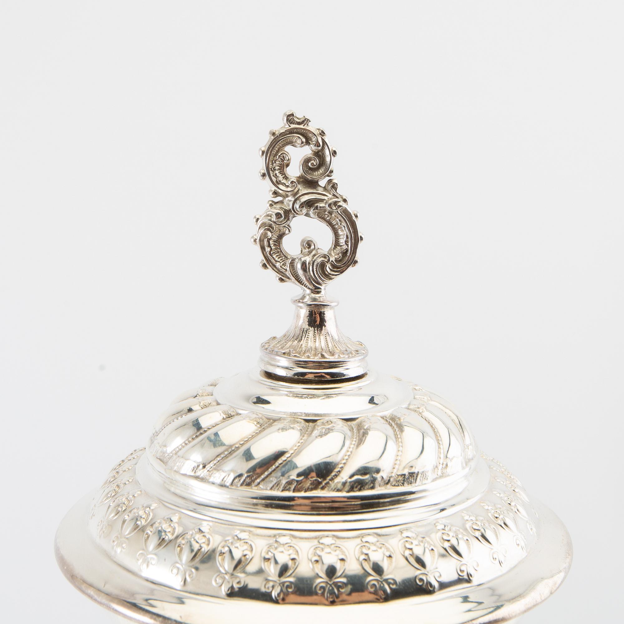 Cup Baroque style first half of the 20th century silver plate.