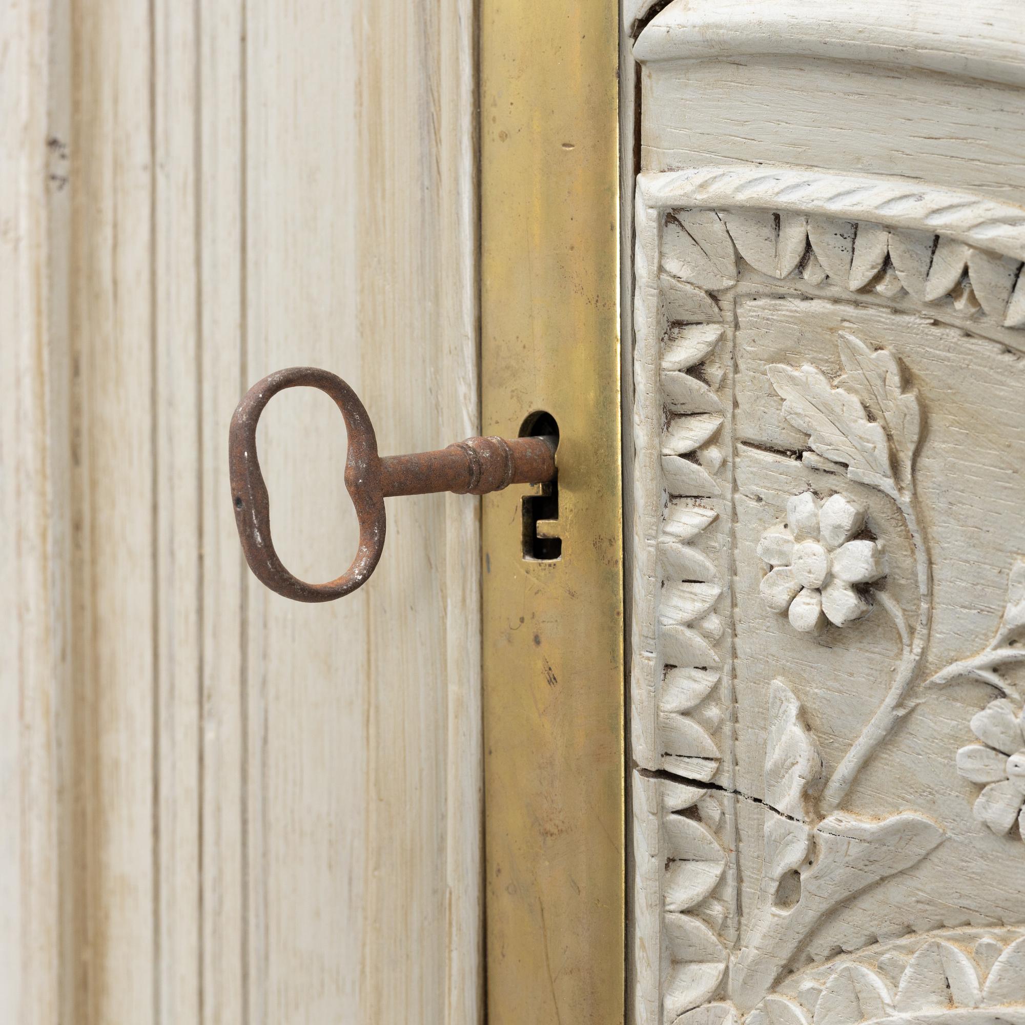 Skåp, Frankrike, rokokostil, omkring 1900.