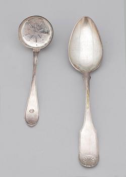 RAGUSKED SAMT SOCKERSTRÖARE, silver, Jakob Lundberg, Stockholm, 1808 resp Jonas Elg, Västerås, 1827. Ca 184g.