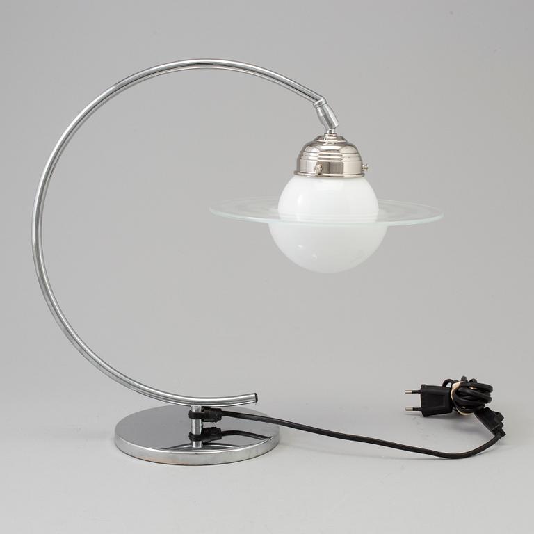 BORDSLAMPA, Saturnus-modell 1900-talets andra hälft.