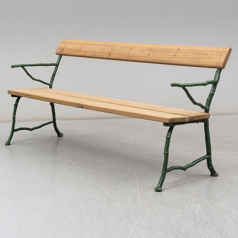 A cast iron garden-sofa from around 1900.