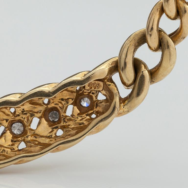 A 14K gold necklace with diamonds ca 0.035 ct in total.
