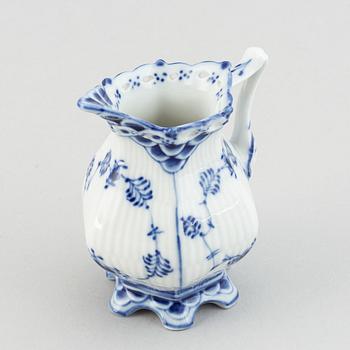 Royal Copenhagen, a mocca porcelain service (17 pcs), 'Musselmalet'.