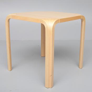 X-FOTAD PALL, X601, Alvar Aalto, Artek. Modellen formgiven 1954.