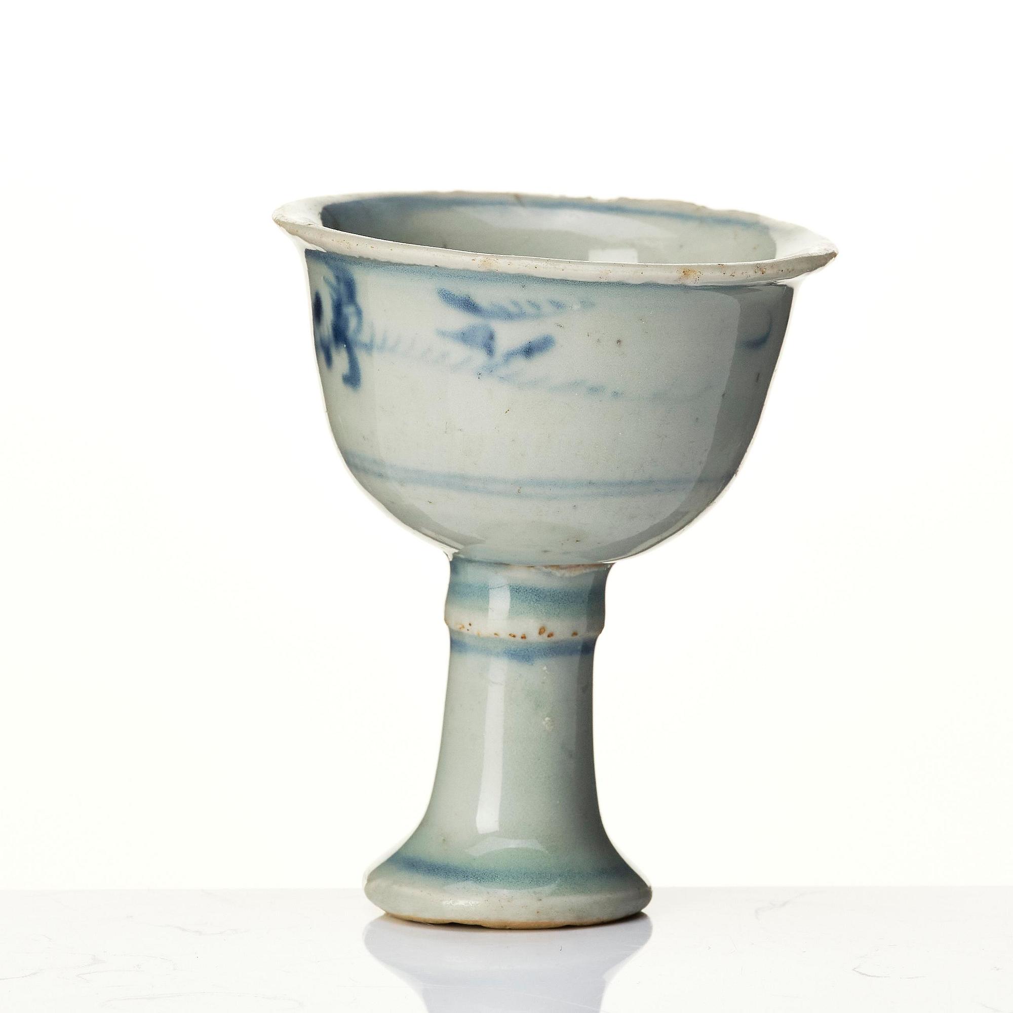 A small blue and white stemcup, Ming dynasty (1368-1644).
