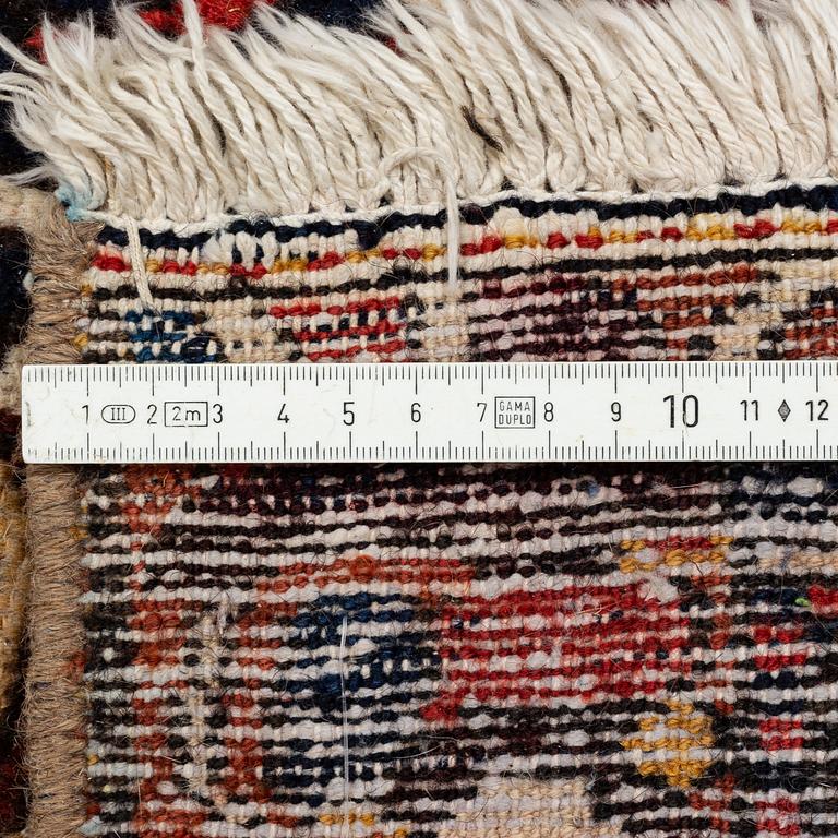 Matta, Baktiari, ca 295 x 215 cm.