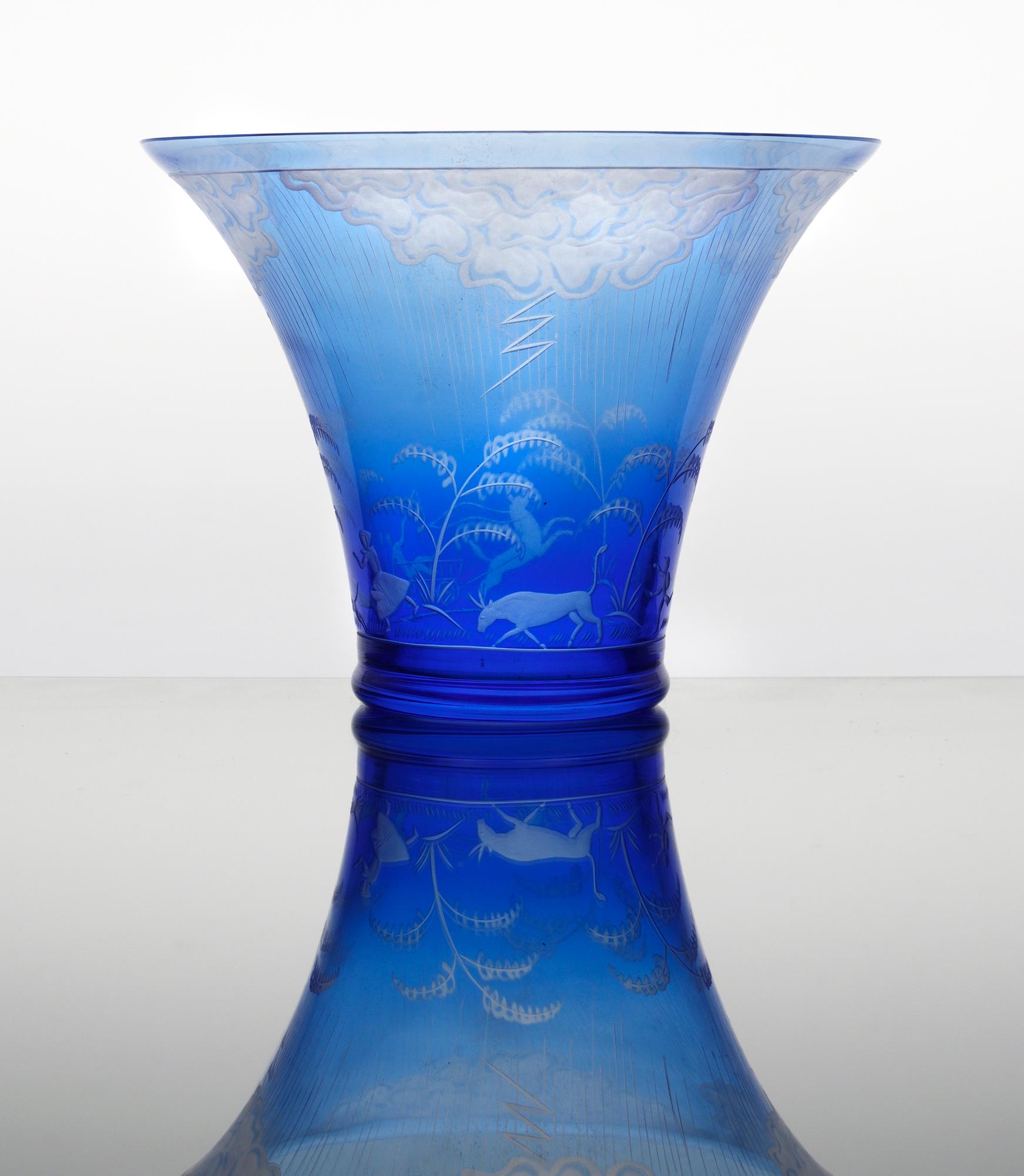 An Edward Hald engraved bowl, "Åskväder", Orrefors 1974.