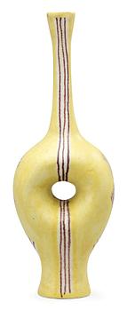 1040. A Guido Gambone ceramic vase, Florence, Italy circa 1960.