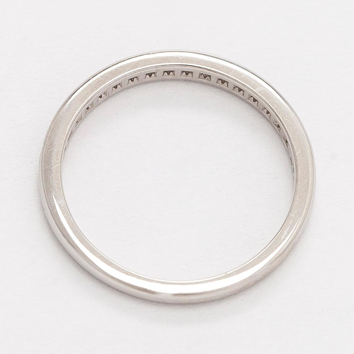 Tiffany & Co, sormus, "Tiffany Setting", platinaa ja briljanttihiottuja timantteja.