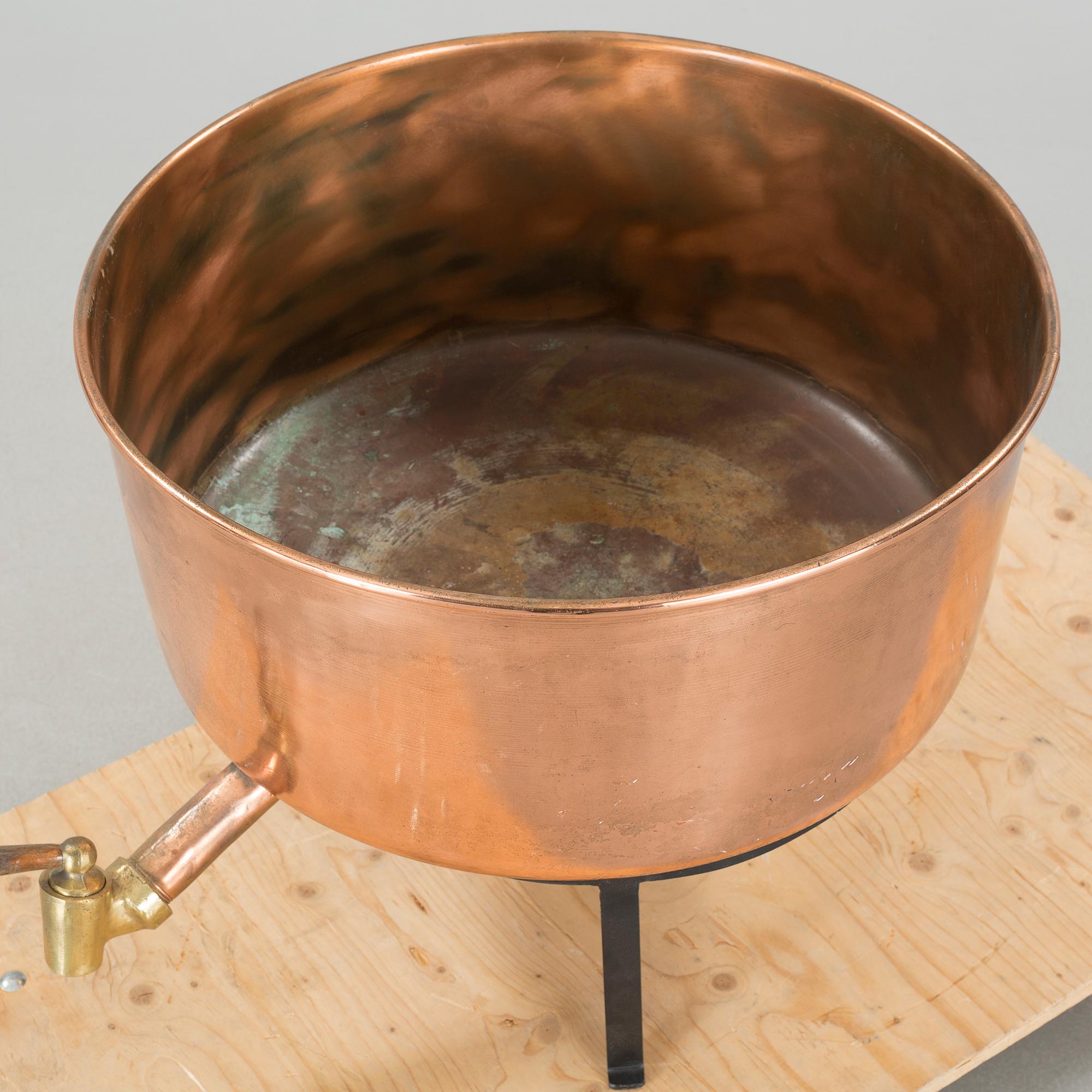 KAR MED TAPP, koppar, 1900-tal.