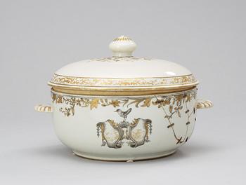 A grisailles armorial tureen with cover, Qing dynasty, Qianlong (1736-95).