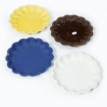 Wilhelm Kåge, four ceramic flower pots and 24 flowerpot saucers, 'Planta', Gustavsberg, 1940's/50's.