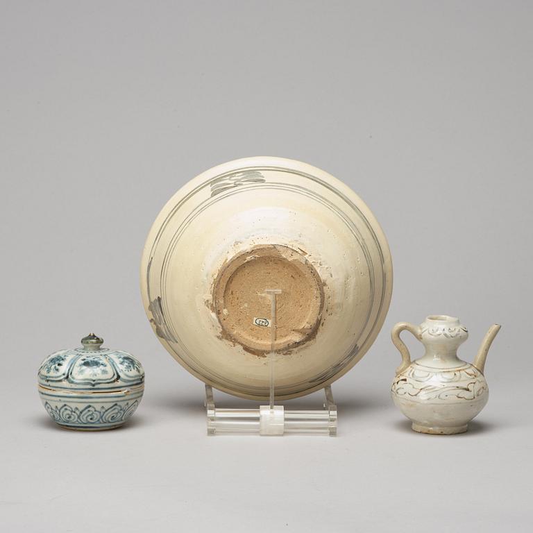 A bowl, ewer and box with cover, Sawankhalok, 15th/16th Century.