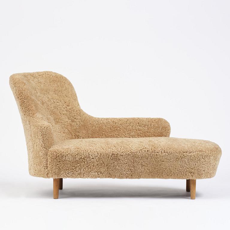 Scandinavian Modern, a chaise longue, 1940s-50s.