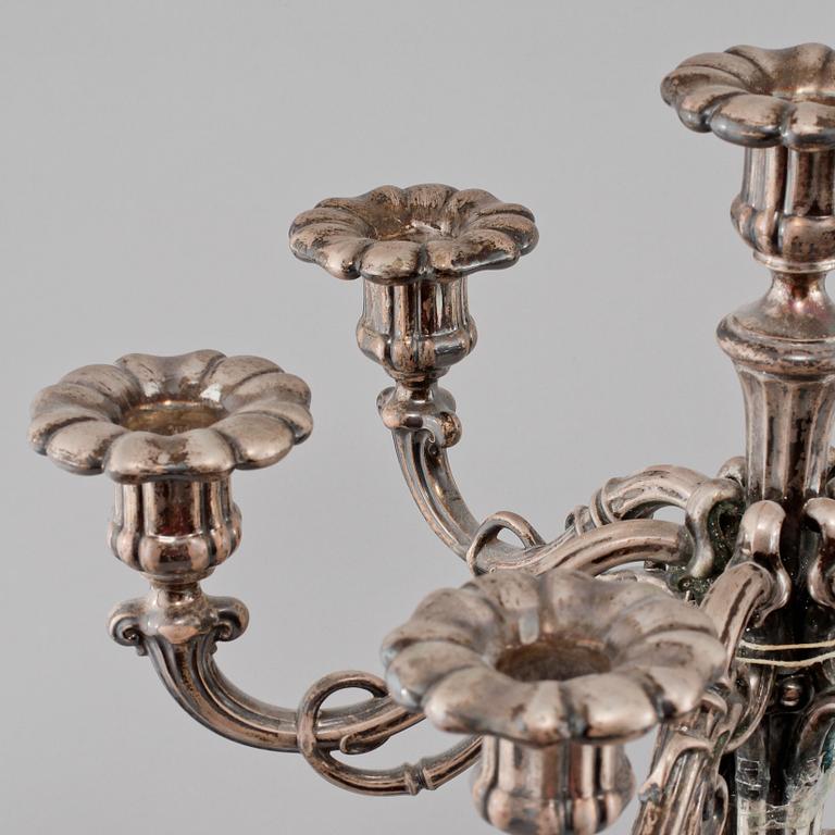KANDELABRAR, ett par, nysilver, 1900-talets första hälft.