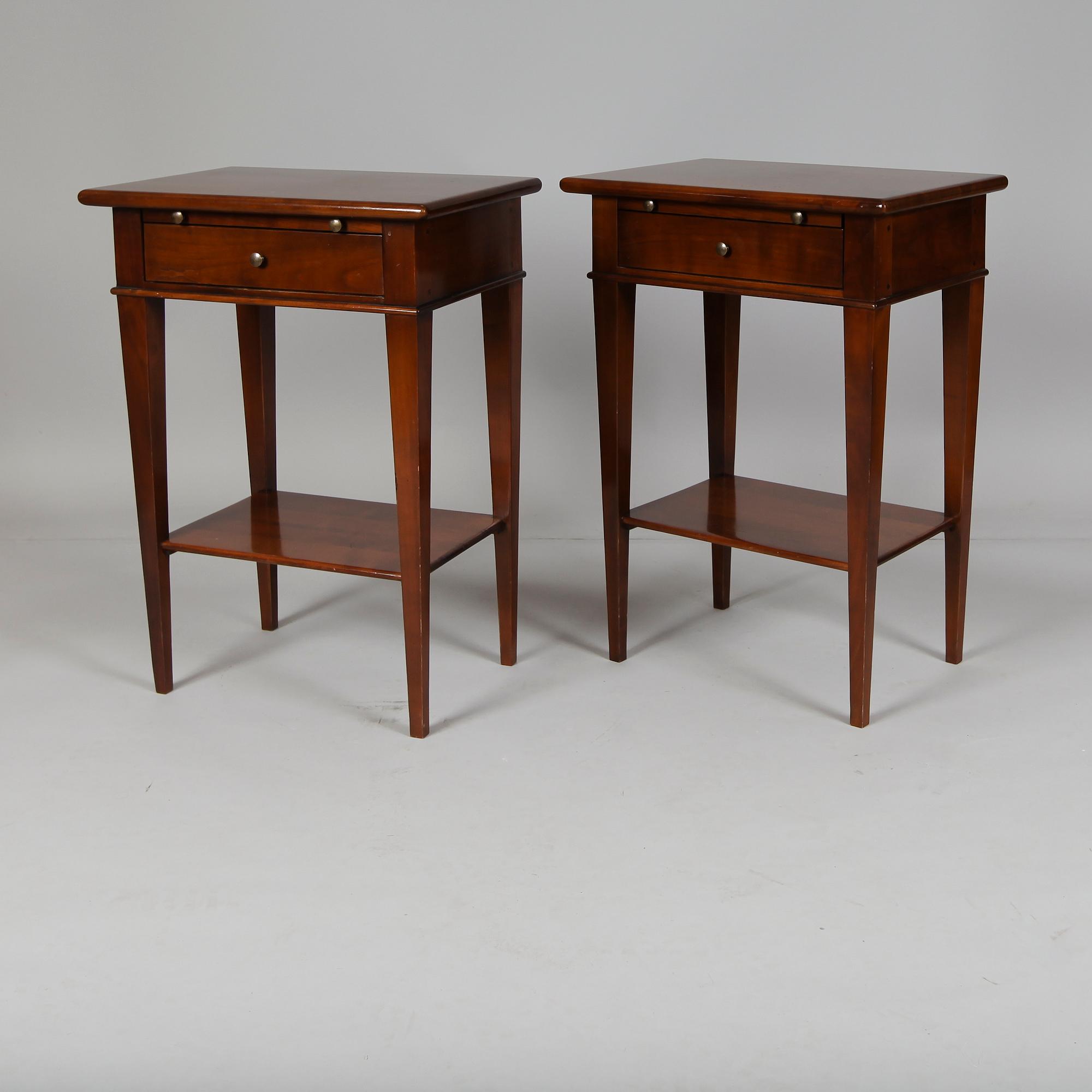 SÄNGBORD, 1 par, Richelieu, Frankrike, 1900-talets andra hälft.