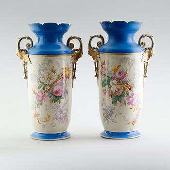 VASER, 1 par, porslin, 1800-talets andra hälft.