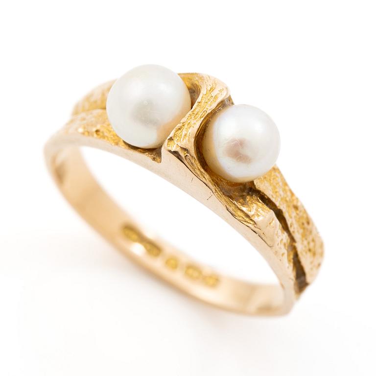 Björn Weckström, ring, "Whisper", "Kuiskaus", 14K gold with two pearls, Lapponia Helsinki 1969.