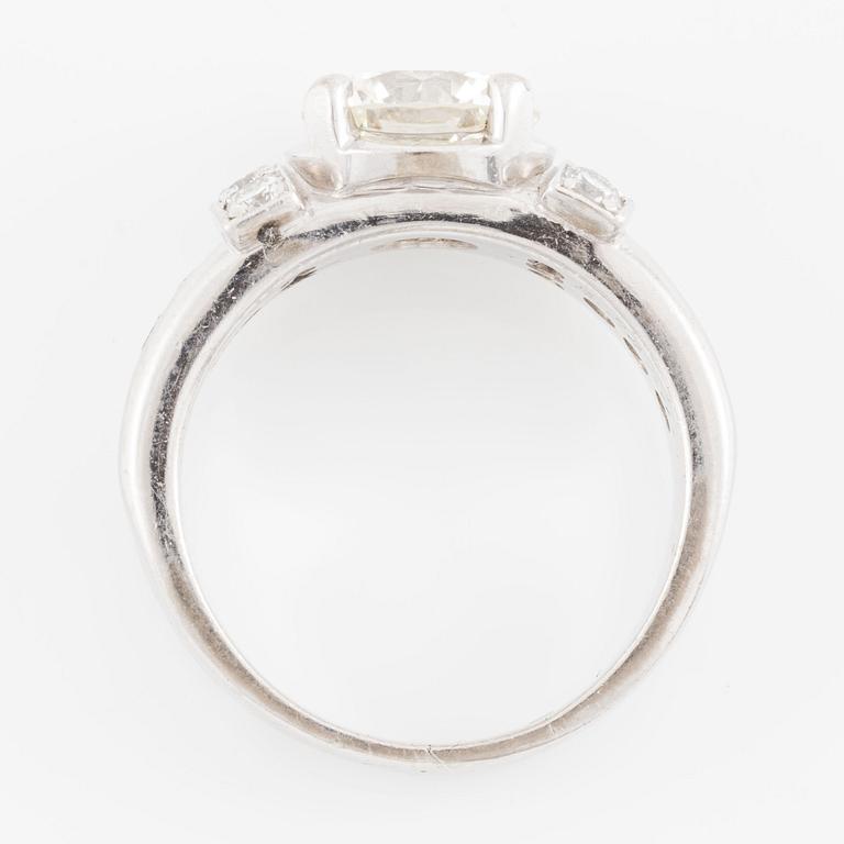 Ring in 18K white gold set with a brilliant-cut diamond approximately 2.23 ct.