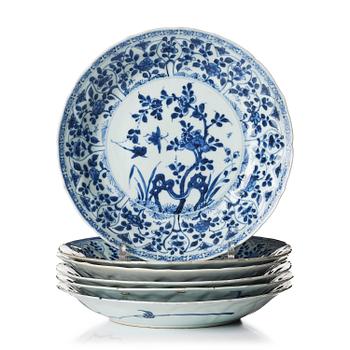 994. A matched set of six blue and white dishes, Qing dynasty, Kangxi (1662-1722).