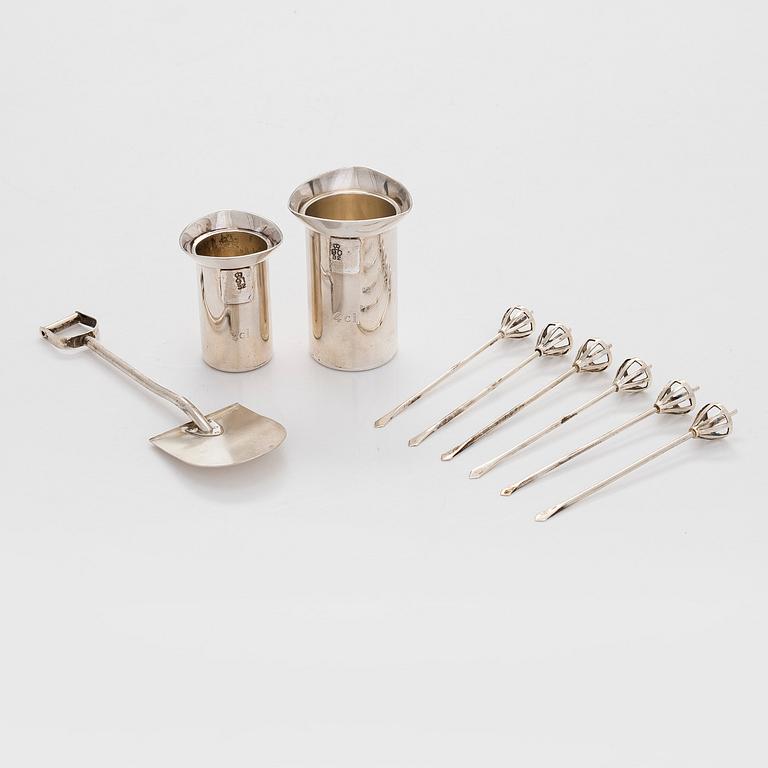 Sockerspade, cocktailmått och cocktailpinnar, 6 st, silver, bl a Pekka Piekäinen och Kultakeskus 1989-99.