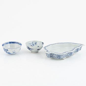 Two Chinese blue and white porcelain bowls and a dish, 19th century.