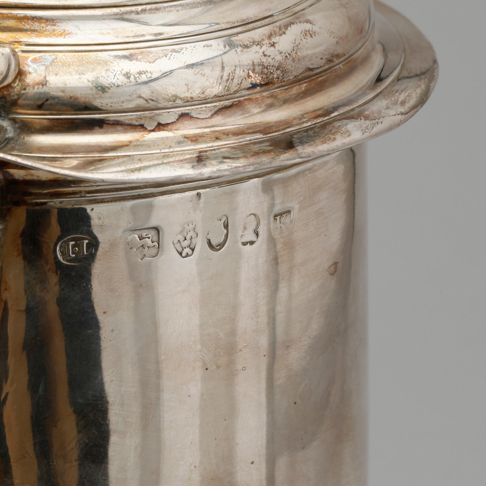 STOP, silver, märkt "I.L.", London, troligen 1725. Vikt ca 985 gram.