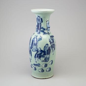 A large blue and white celadon glazed porcelain vase, Qing dynasty, late 19th century.