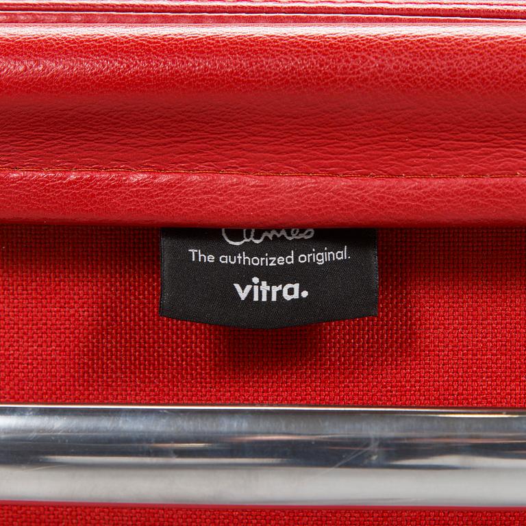 Charles & Ray Eames, työtuoli, 'Soft Pad Chair EA217', Vitra.