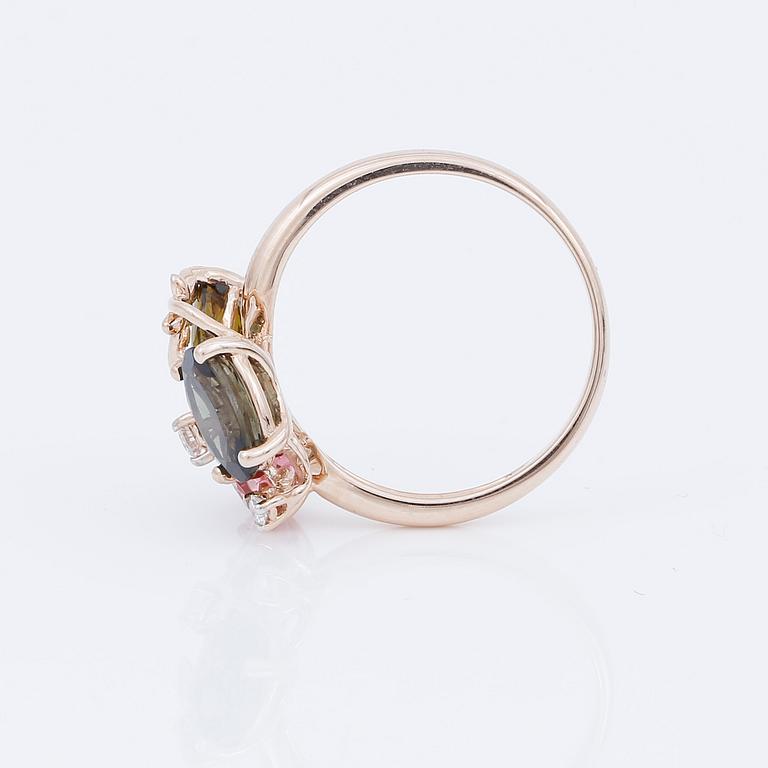 RING, 14K rosaguld med ovalsipade turmaliner och små diamanter. Vikt ca 3,79 g.