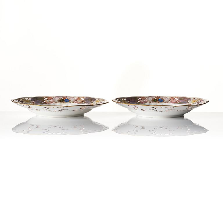 A pair of Meissen armorial dessert dishes, 19th century.