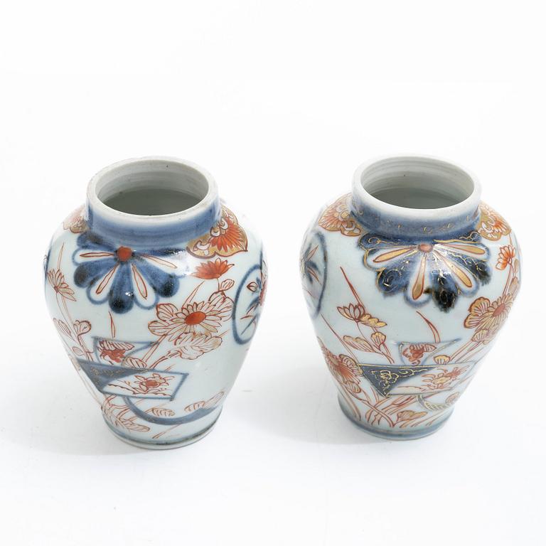 A pair of Japanese imari porcelain jars, 19th century.
