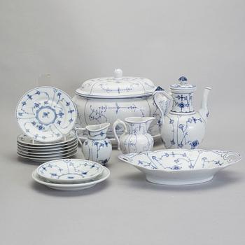 SERVISDELAR, 14 delar, bl a "Musselmalet", bl a Bing & Gröndahl, Villeroy & Boch och HK JMPORT, porslin 1900-tal.