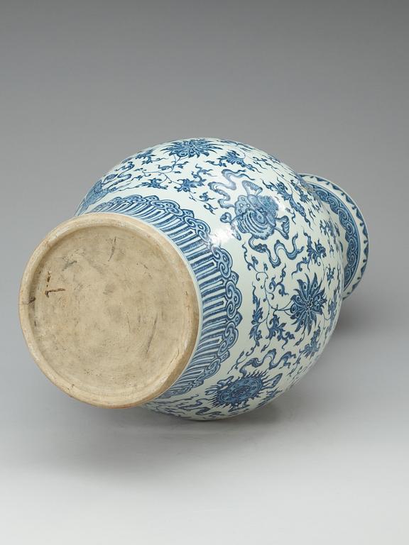 A large blue and white vase, Qing dynasty.