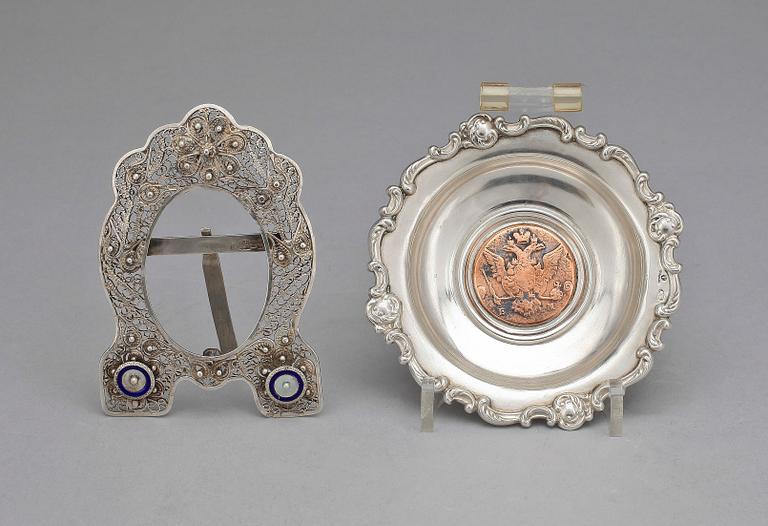 RAM SAMT SKÅL, silver, Ryssland, 1800-talets slut. Tot vikt ca 140 g.