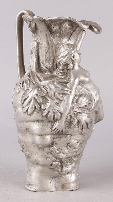 KANNA, tenn. Jugendstil. Märkt J. Garnier.