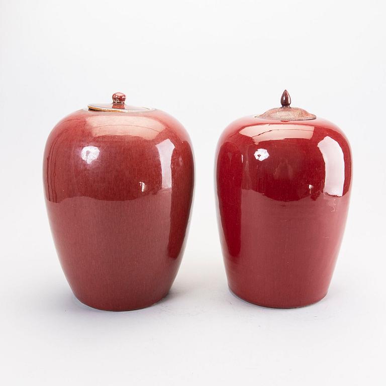 Urnor, två stycken, Kina, tidigt 1900-tal. porslin.