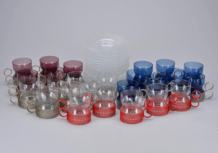 GLÖGGLAS, 24 st, TALLRIKAR, 17 st, glas "Tsaikka", Timo Sarpaneva, Iittala, 1900-talets senare hälft.