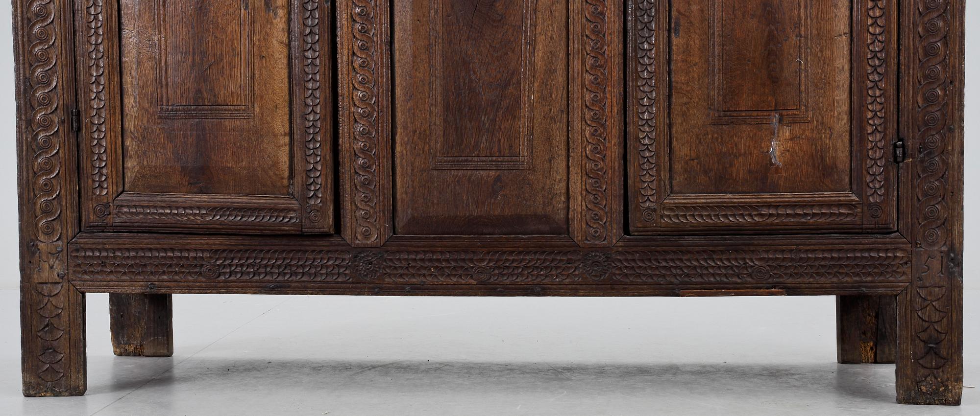 SKÅP, renässansstil, bär dat 1751.