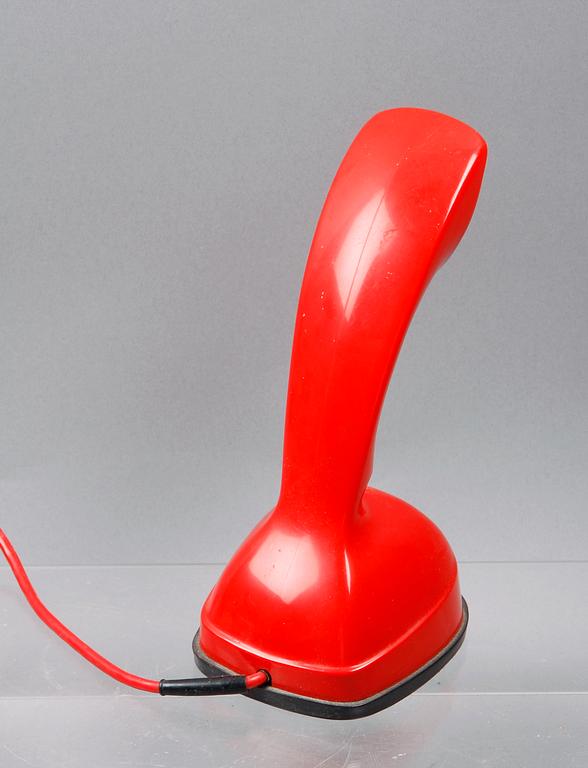 TELEFONER, 3 st, Ericofonen, s.k. Kobratelefon. Formgiven av Blomberg, Lysell och Thames. 1953-1954.