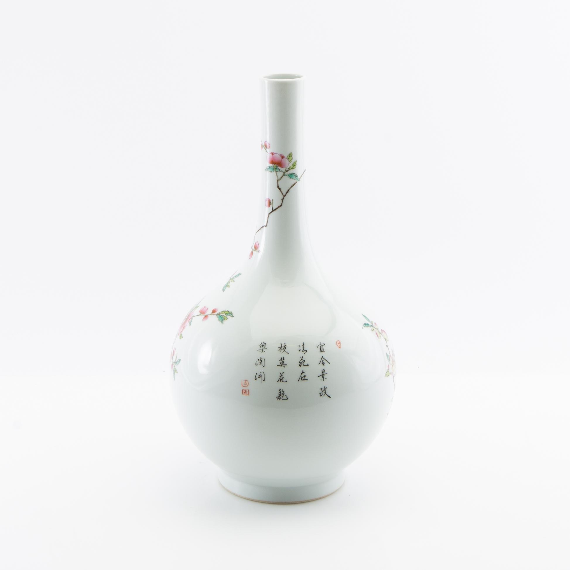 Vase porcelain, China 20th century.
