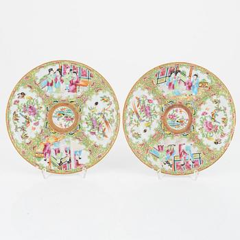 A set of two porcelain plates and dish from Kanton, China, early 20th century.