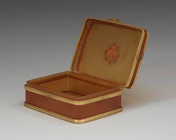 A French early 20th century gold and tortoiseshell box.