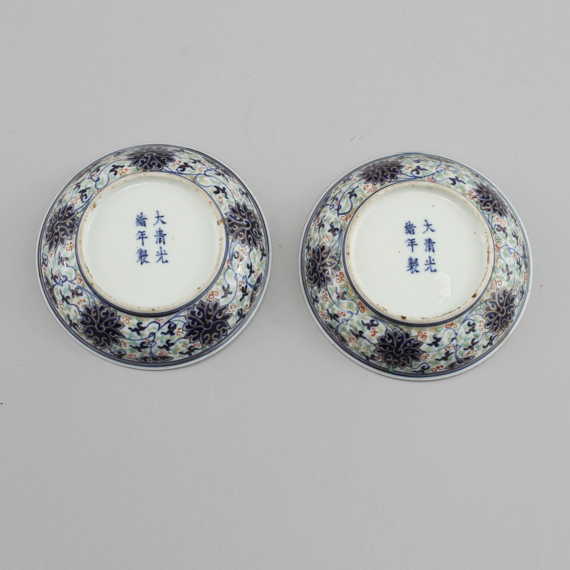 SKÅLFAT, ett par, porslin, Qing dynastin, Guangxus sex karaktäreres märke och period (1875-1908).