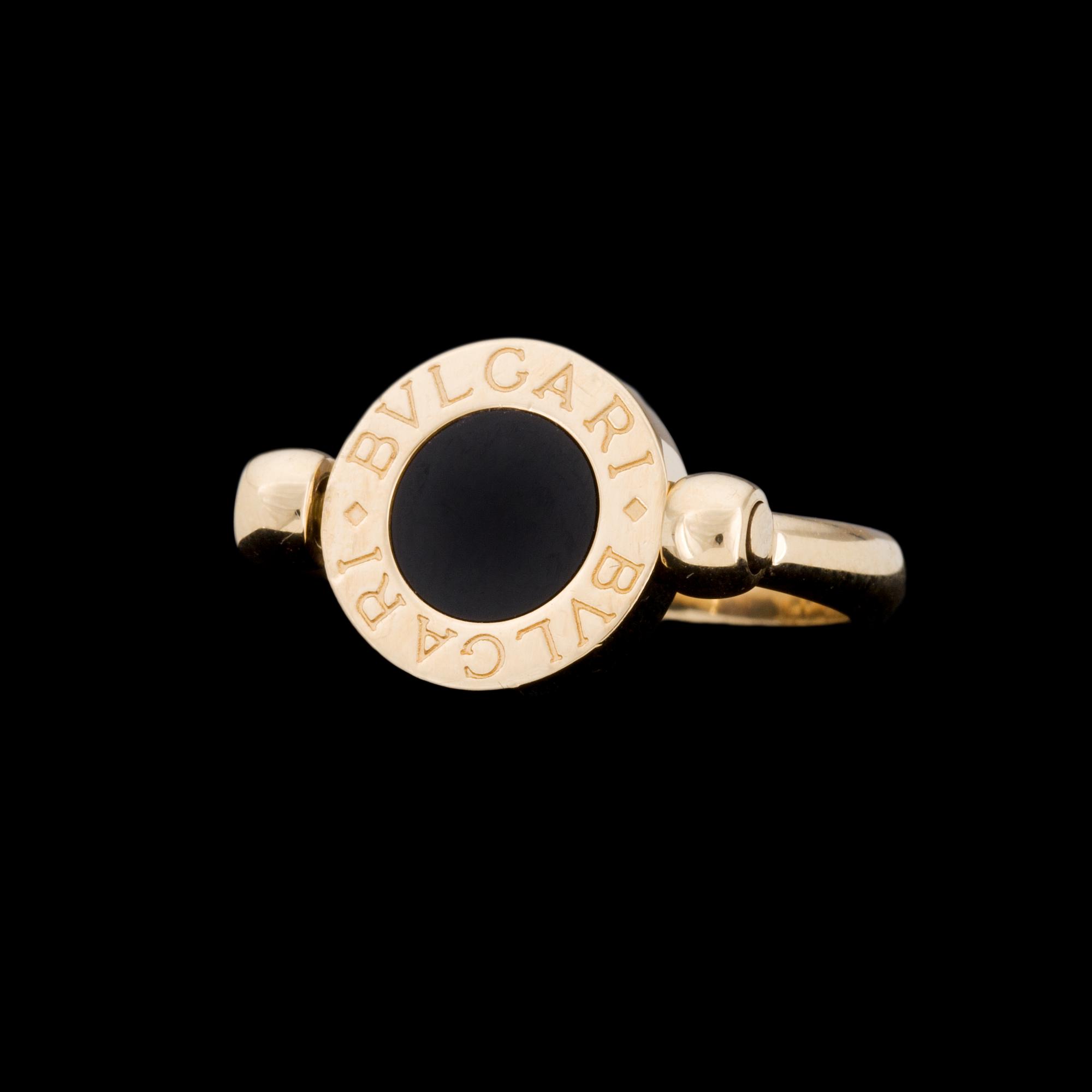 RING, Bulgari, gold, onyx and coral.
