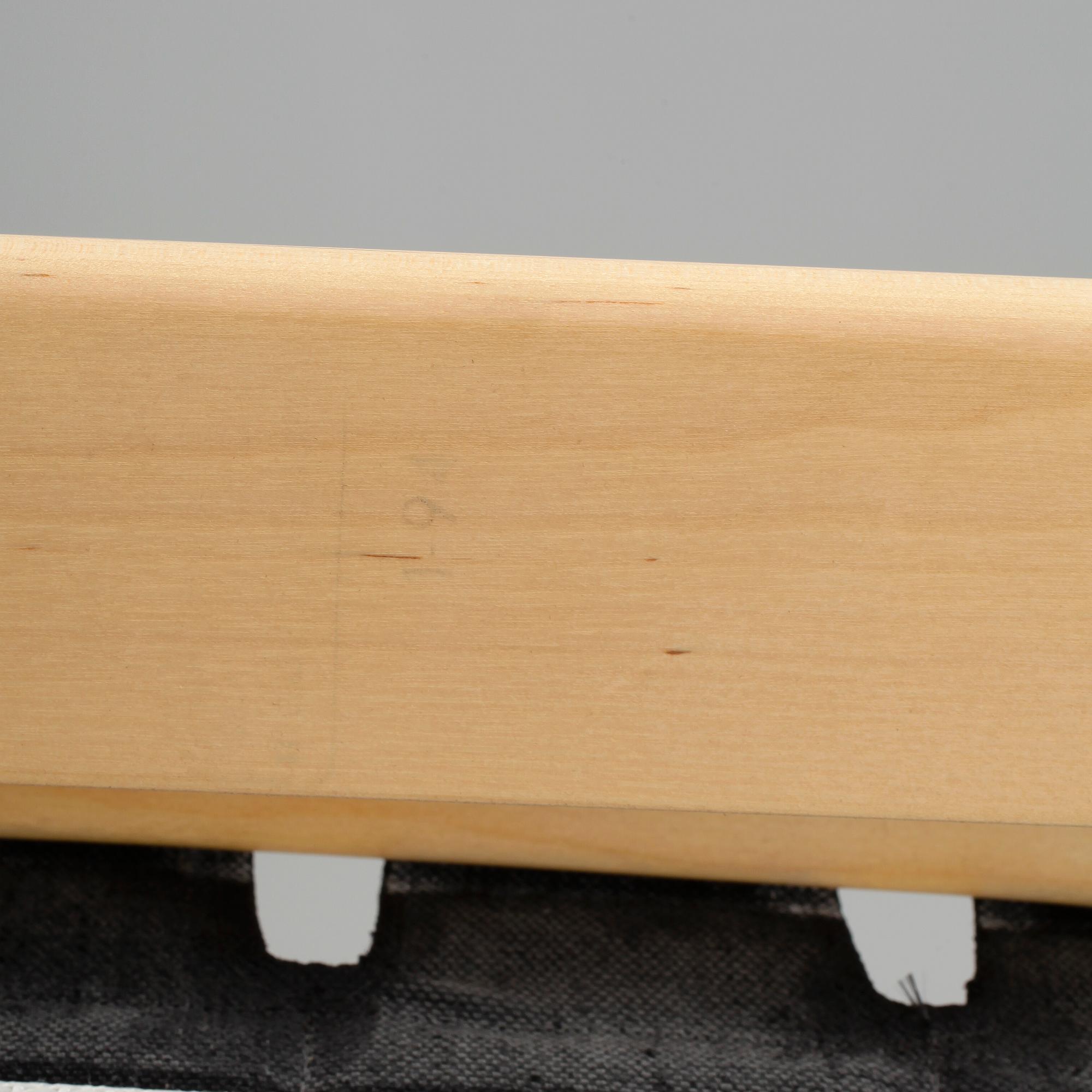 KARMSTOLAR, 2 st, modell 45, Alvar Aalto, Artek. Modellen formgiven 1947.