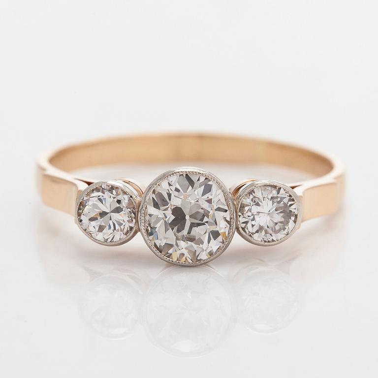 Sormus, 14K kultaa, vanhahiottu sekä briljanttihiottuja timantteja.