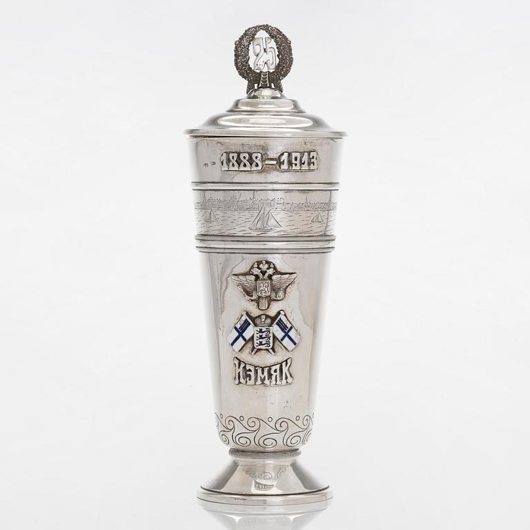 Pokal, silver, 25-års jubileumsseglats 1888-1913, oidentifierad mästare, S:t Petersburg kring 1910.