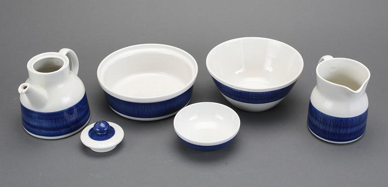 SERVIS, porslin, 51 delar, "Koka Blå", Hertha Bengtsson, Rörstrand, i produktion 1956-1988.